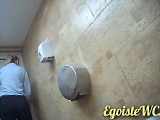 NEW! Close-up urinating girl's slit there put